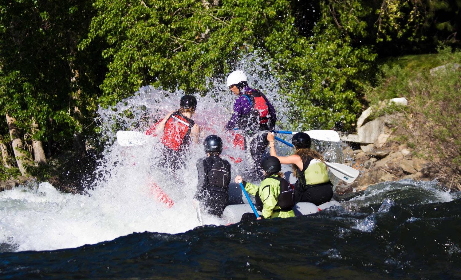 Guide school students going through Grannies rapid on the Wenatchee River